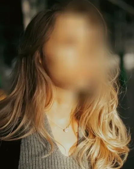 Andrea, 40