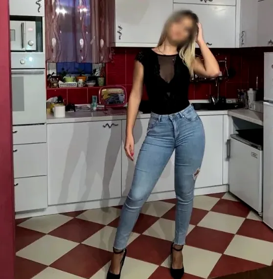 Annalena, 24