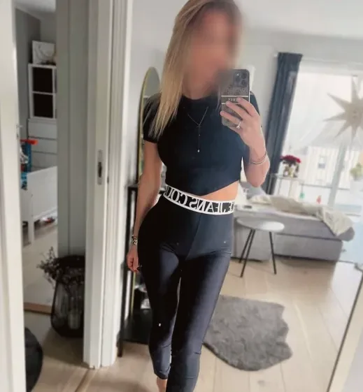 Cara, 32