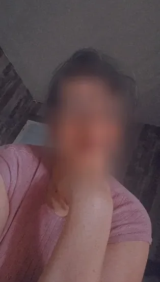 Laura, 27