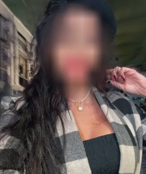 Melina, 40