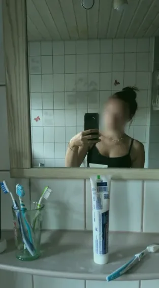 Nicole, 18