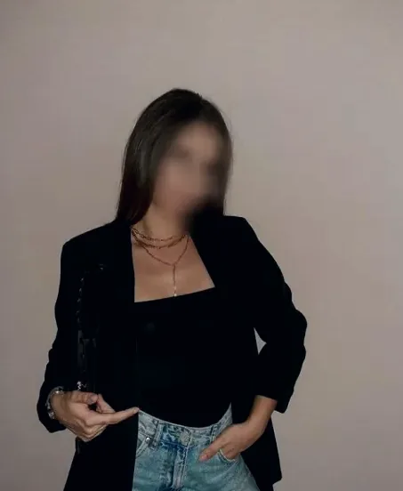 Vivien, 35
